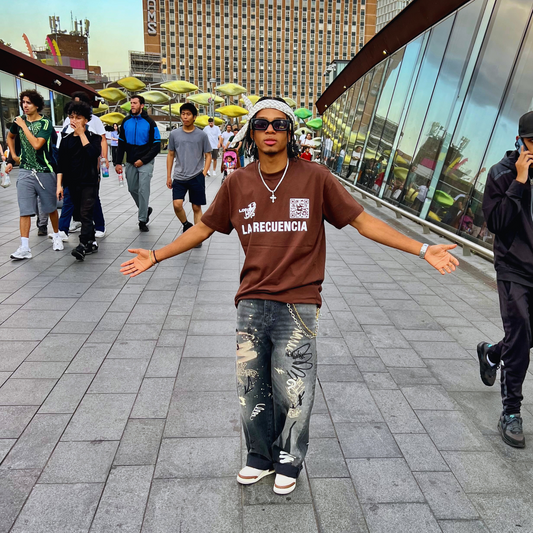 EN LA NOCHE / BROWN T-SHIRT