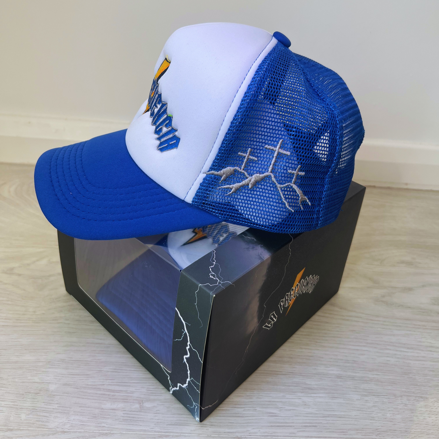 LA FRECUENCIA / BLUE CAP