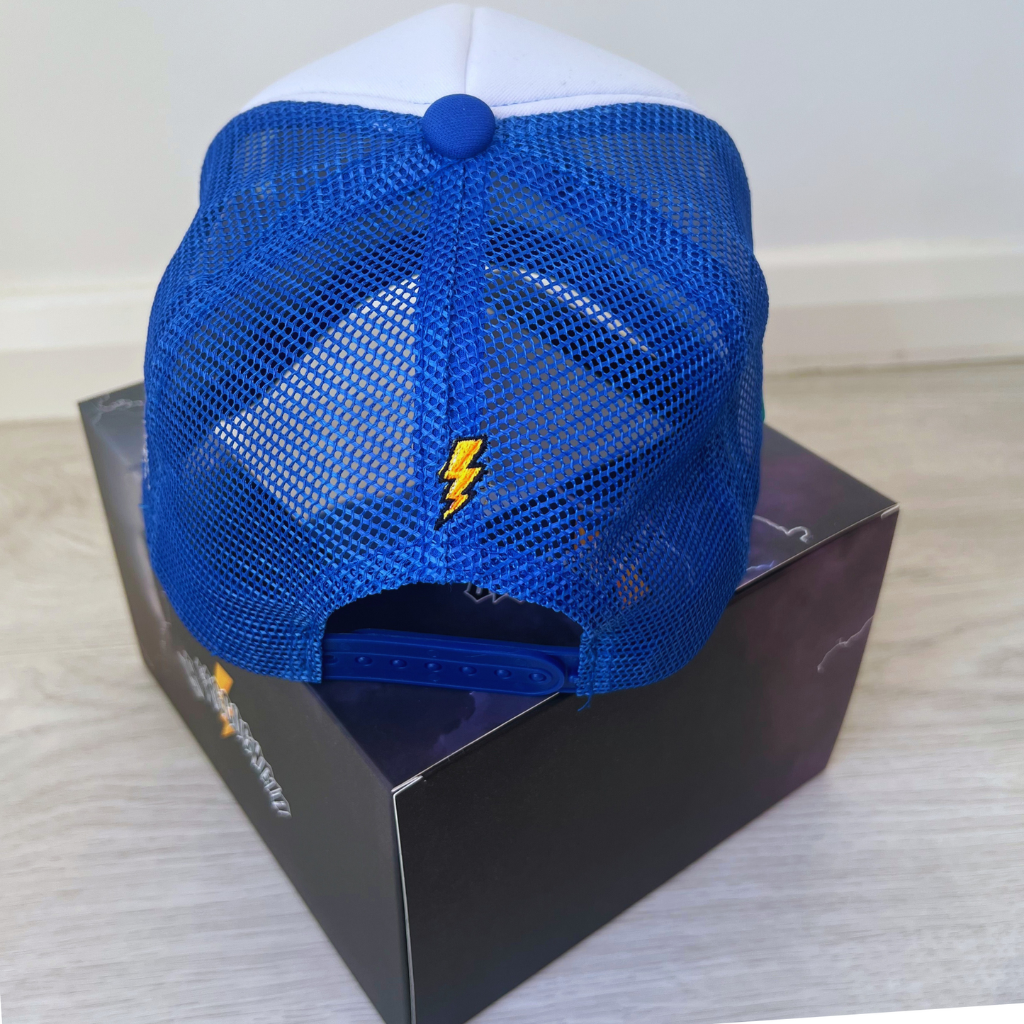 LA FRECUENCIA / BLUE CAP