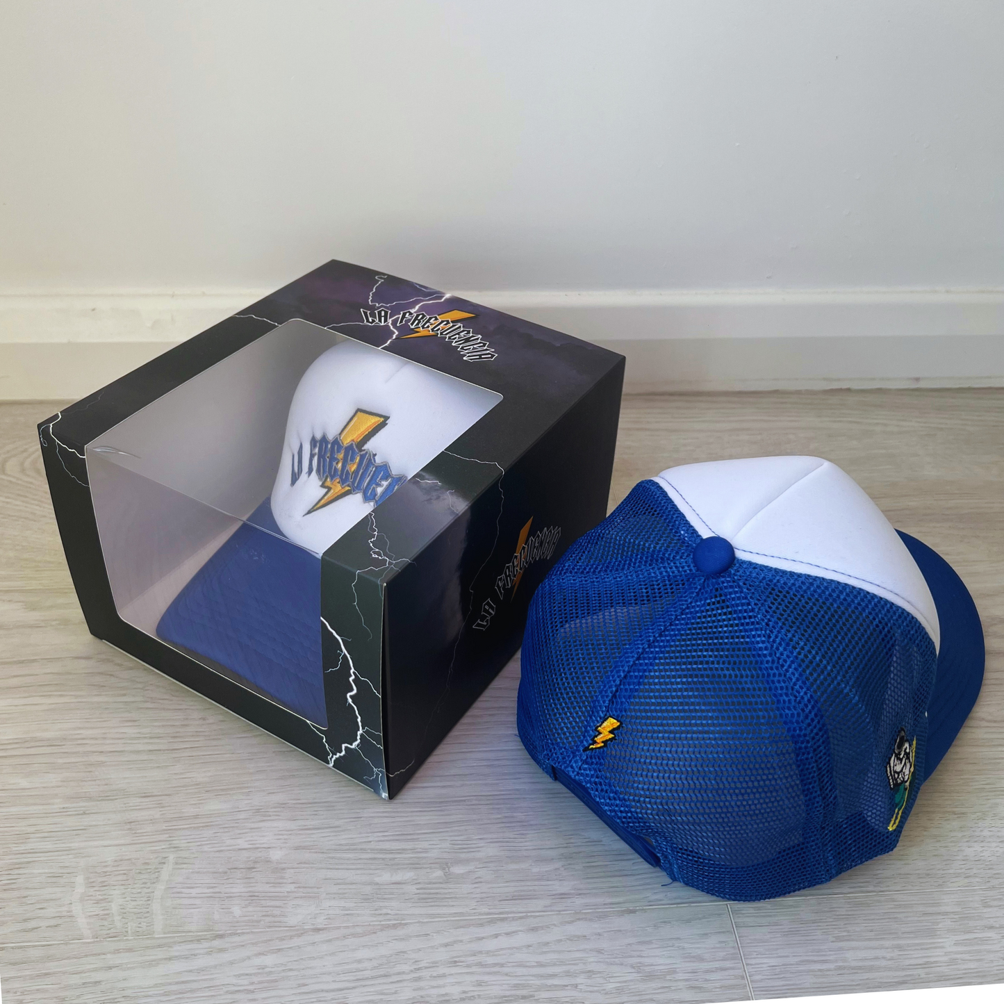 LA FRECUENCIA / BLUE CAP