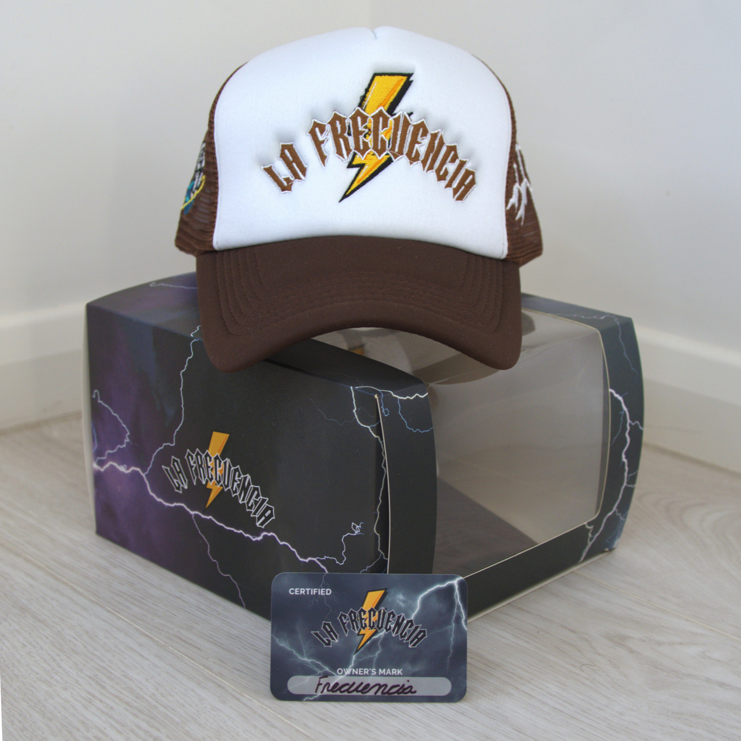 LA FRECUENCIA / BROWN CAP