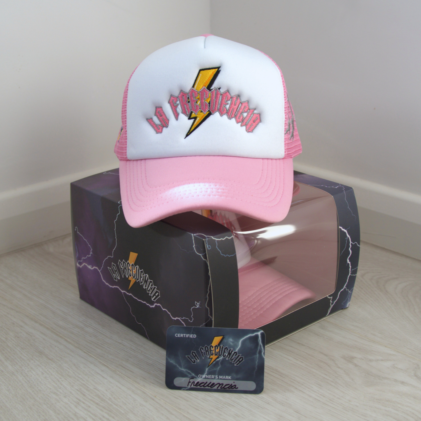 LA FRECUENCIA / PINK CAP