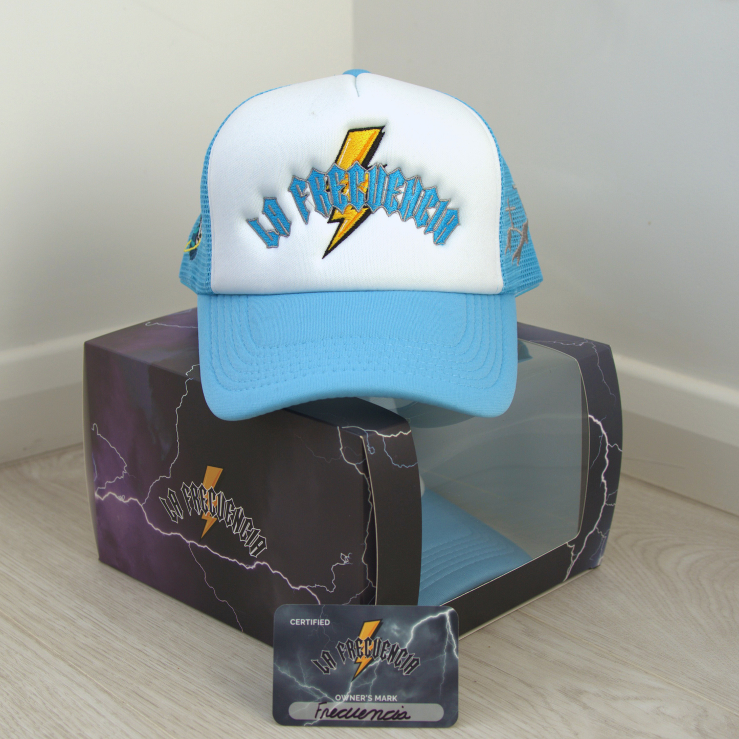 LA FRECUENCIA / SKY BLUE