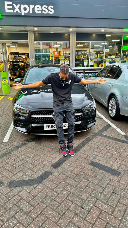 OHNANA / BLACK T-SHIRT