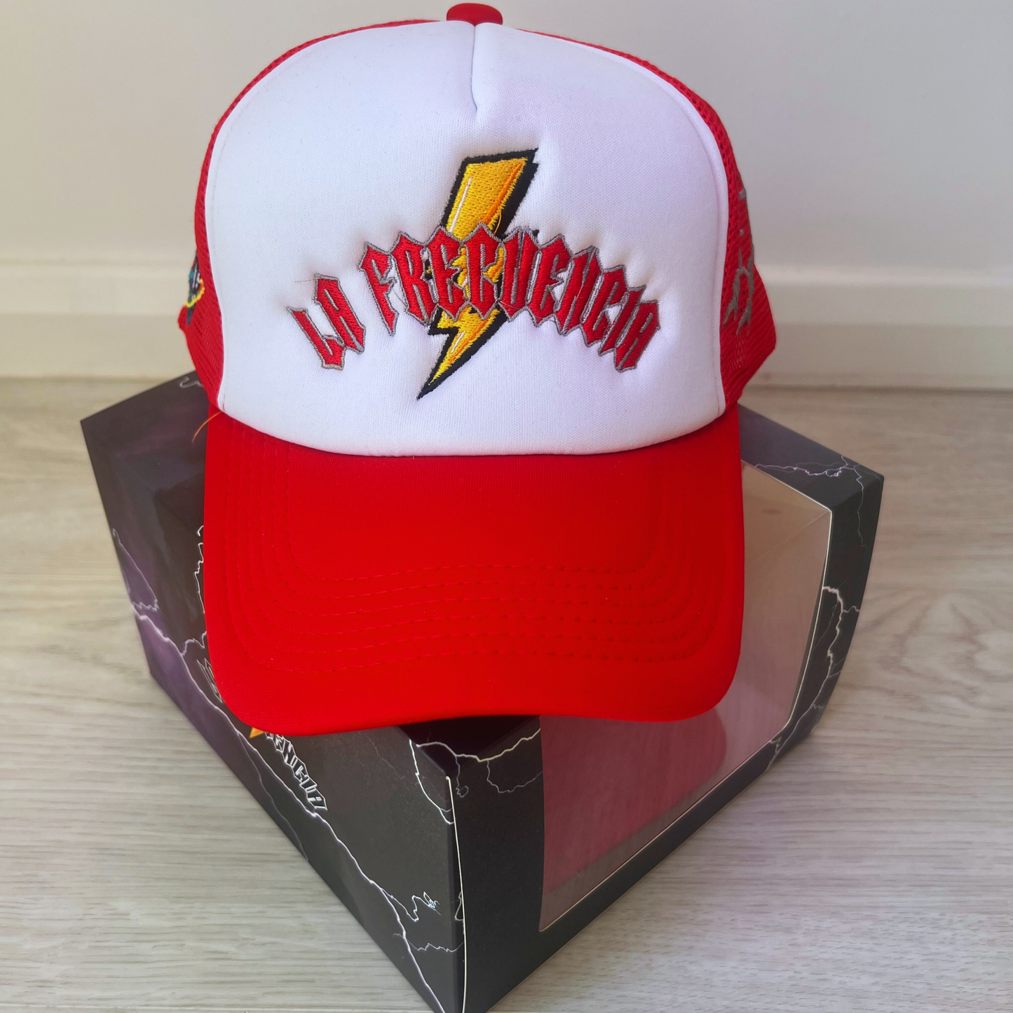 LA FRECUENCIA / RED CAP