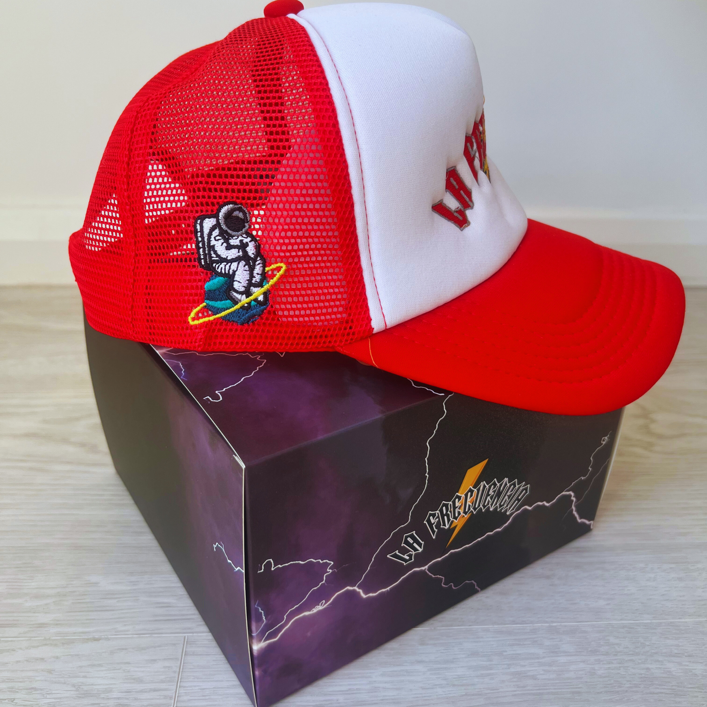 LA FRECUENCIA / RED CAP