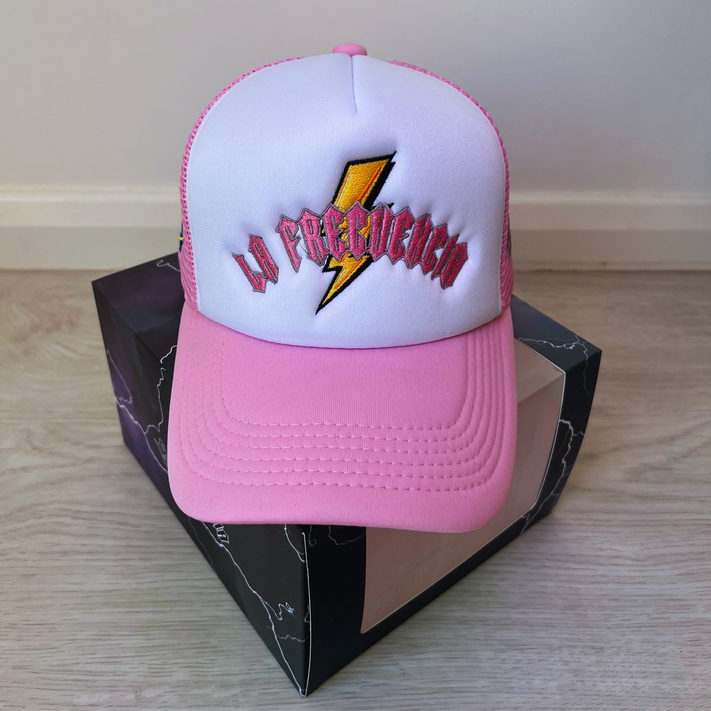 LA FRECUENCIA / PINK CAP