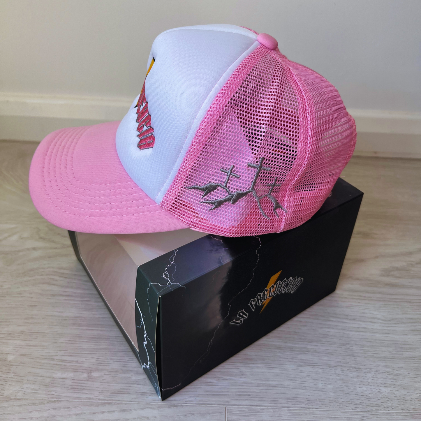 LA FRECUENCIA / PINK CAP