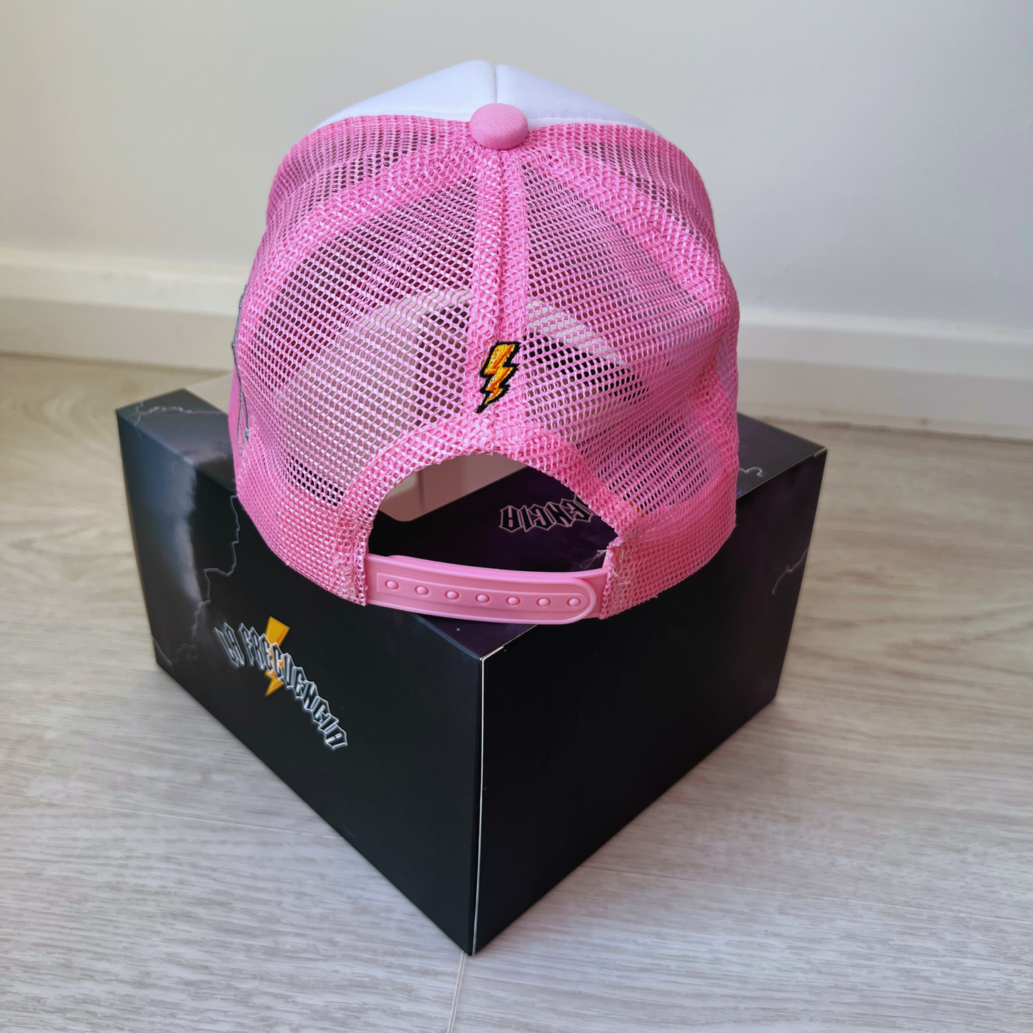LA FRECUENCIA / PINK CAP