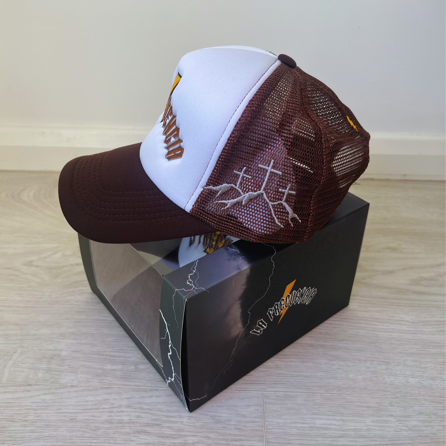 LA FRECUENCIA / BROWN CAP