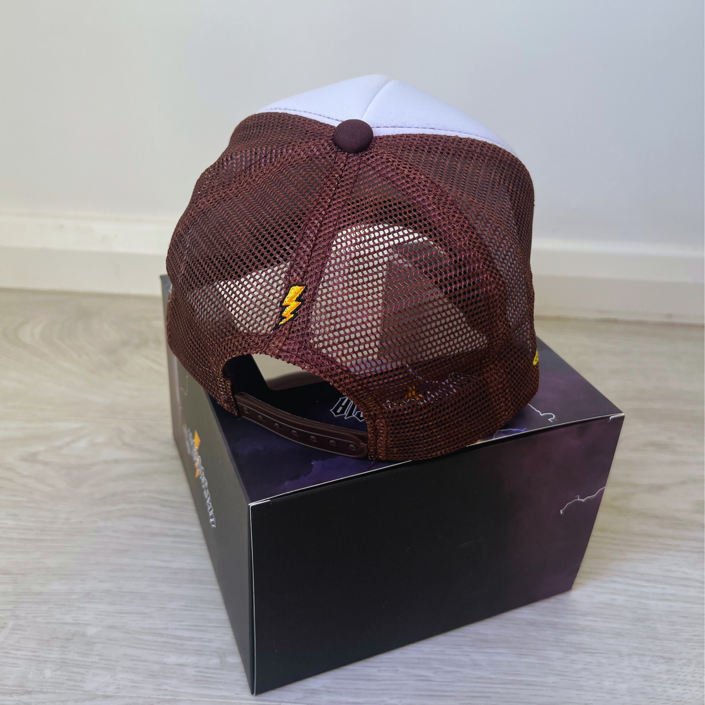 LA FRECUENCIA / BROWN CAP